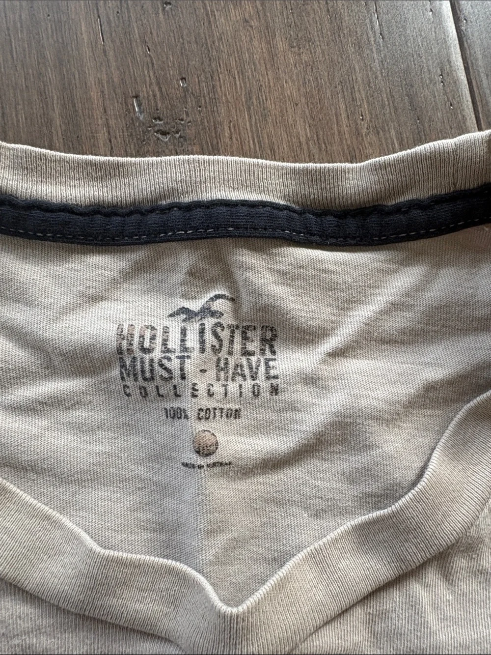 ⭐️ FREE with any additional purchase ⭐️ Men's Hollister Short Sleeve Tee medium